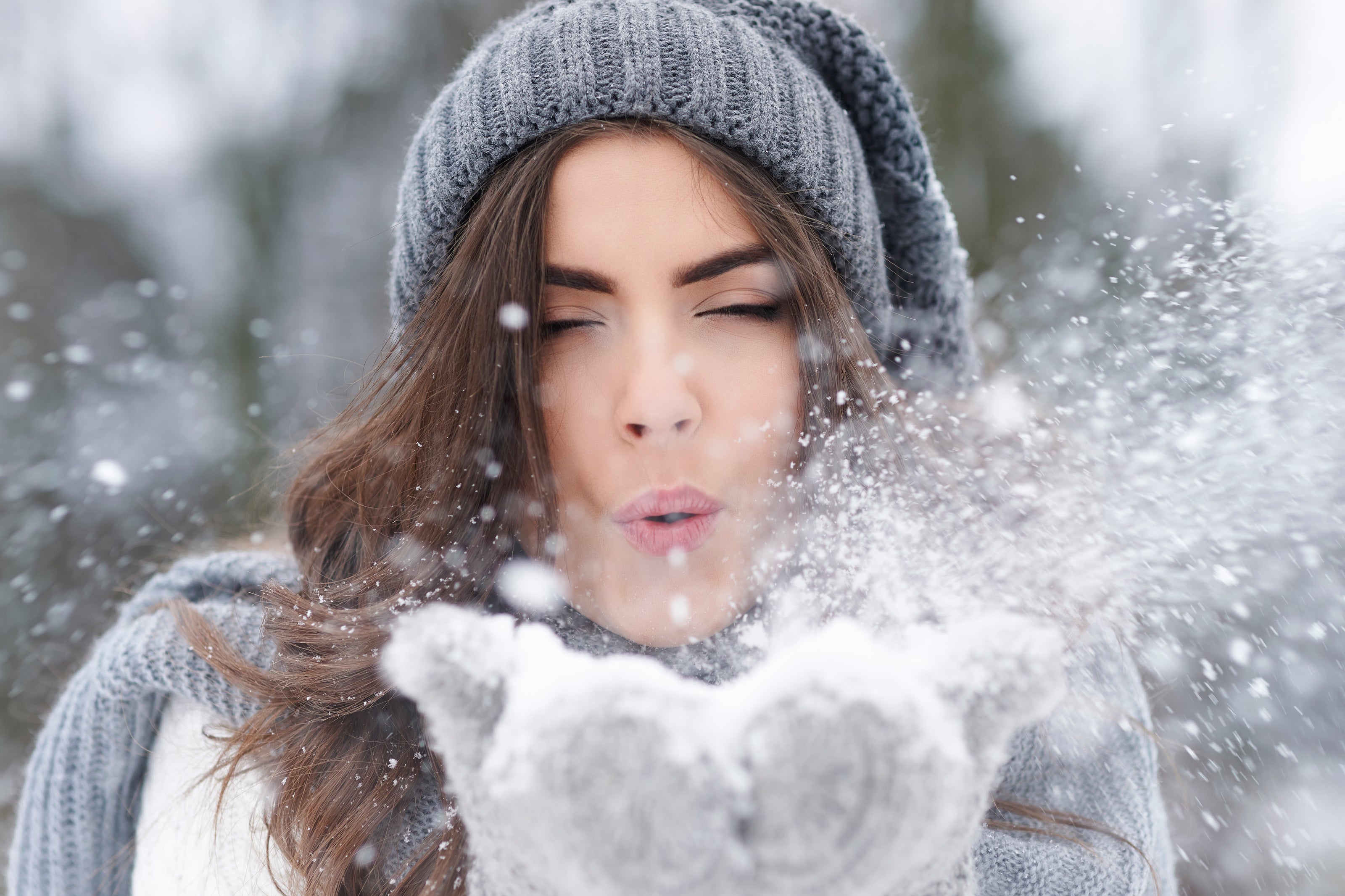 Frau im Schnee friert nicht